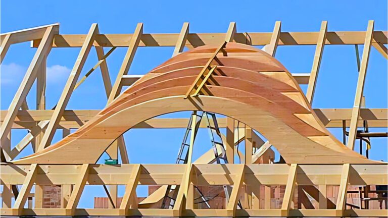 Zamontowana konstrukcja wolego oka na dachu – drewniana prefabrykowana lukarna dachowa