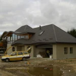 Dom Flip — wiele wolich oka z dużymi przeszkleniami, nowoczesna architektura